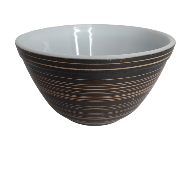 Vintage Pyrex TERRA Matte Black Brown Striped Round Mixing Bowl 401 1.5 Pint 60s - Picture 7 of 7